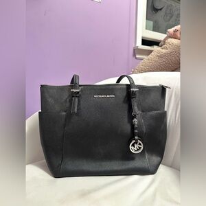 Michael kors black zipper tote